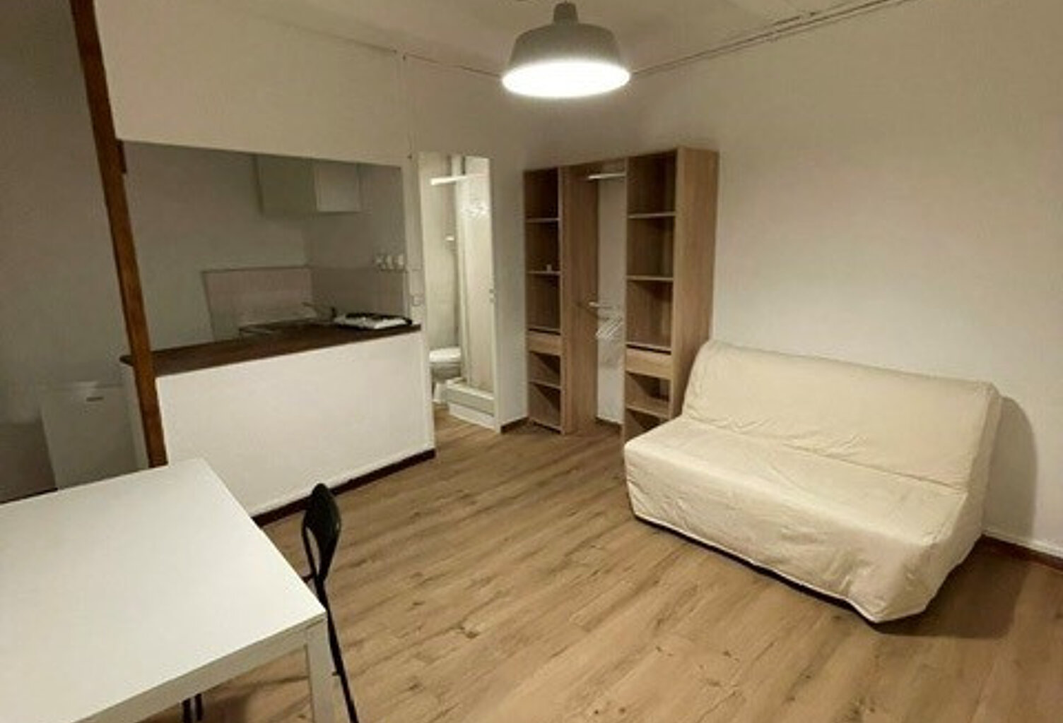 COUR MIRABEAU / RUE COURTEISSADE : PIED A TERRE À LOUER MEUBLÉ — photo 1