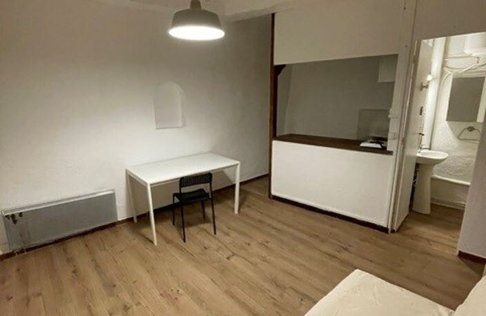 COUR MIRABEAU / RUE COURTEISSADE : PIED A TERRE À LOUER MEUBLÉ — photo 2