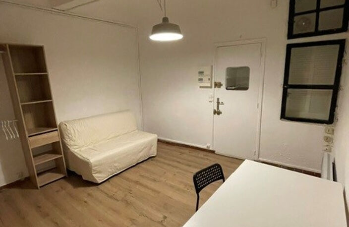 COUR MIRABEAU / RUE COURTEISSADE : PIED A TERRE À LOUER MEUBLÉ — photo 4