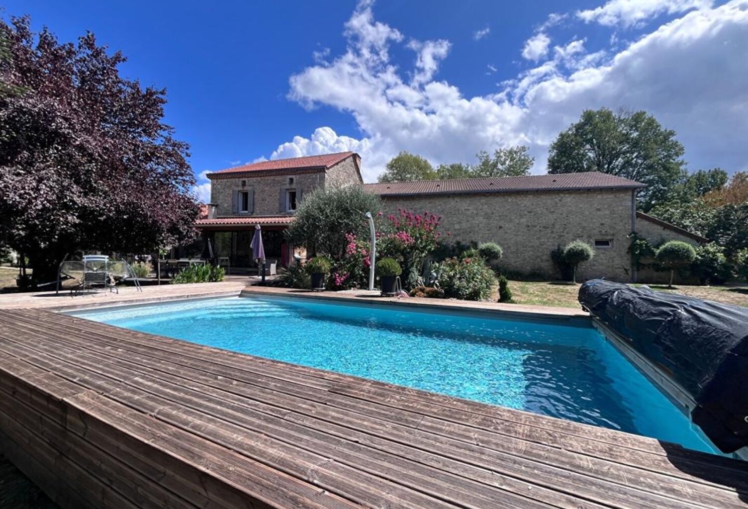 Maison de caractère de 153m2 en pierre avec piscine à VAUNAC (24) — photo 1