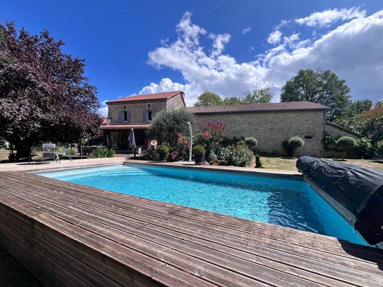 Maison de caractère de 153m2 en pierre avec piscine à VAUNAC (24) — photo 1
