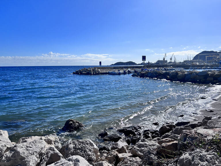 AVP IMMO - La Ciotat   T3 avec Grande Terrasse ! — photo 1