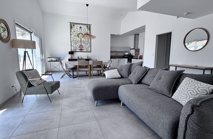 AVP IMMO   T3 DE 88 M2 AVEC TERRASSE DE 35 M2 À 2 MINUTES À PIED DE LA PLAGE DES LECQUES — photo 2