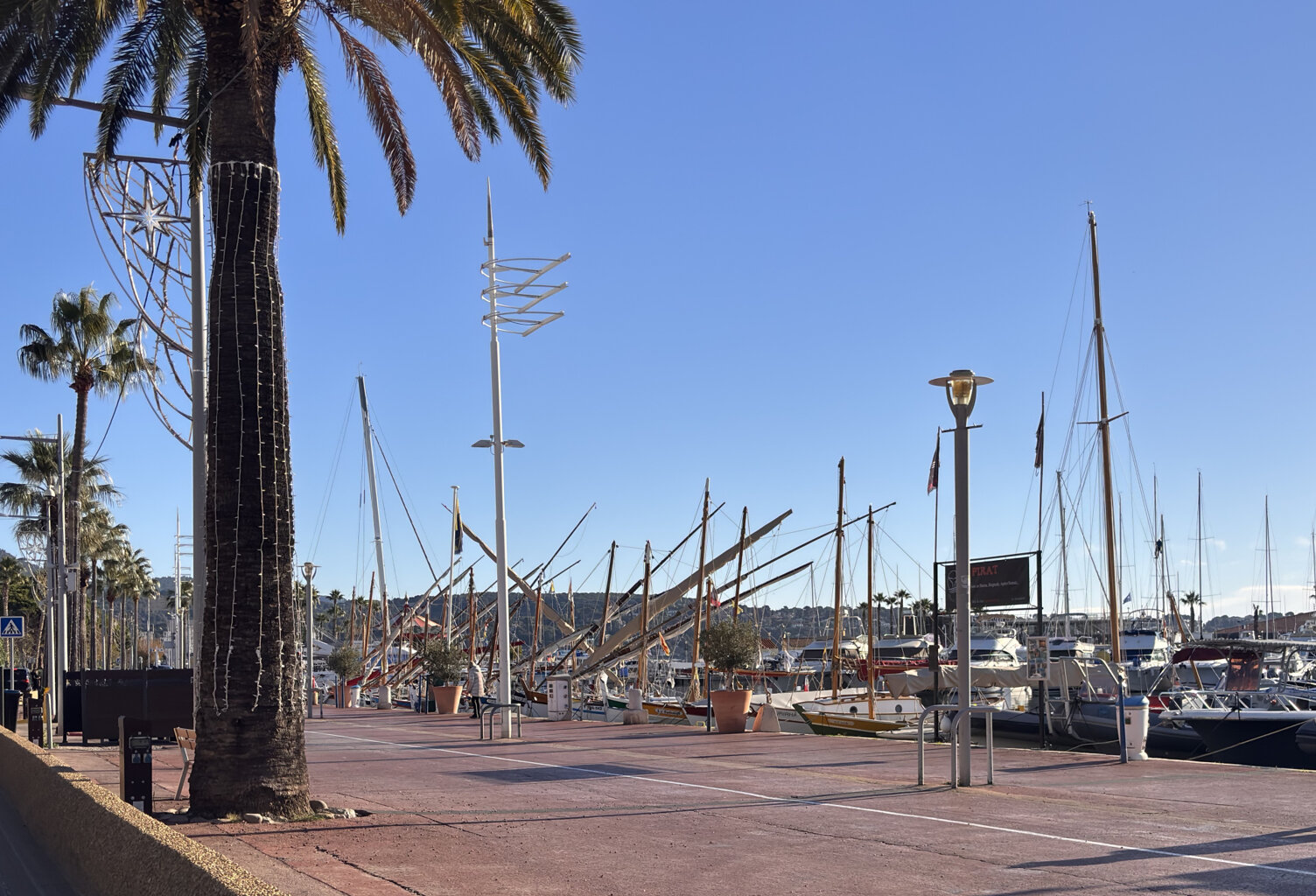 BANDOL CENTRE-VILLE   APPARTEMENT T4 AU DERNIER ÉTAGE AVEC TERRASSES ET ASCENSEUR — photo 1