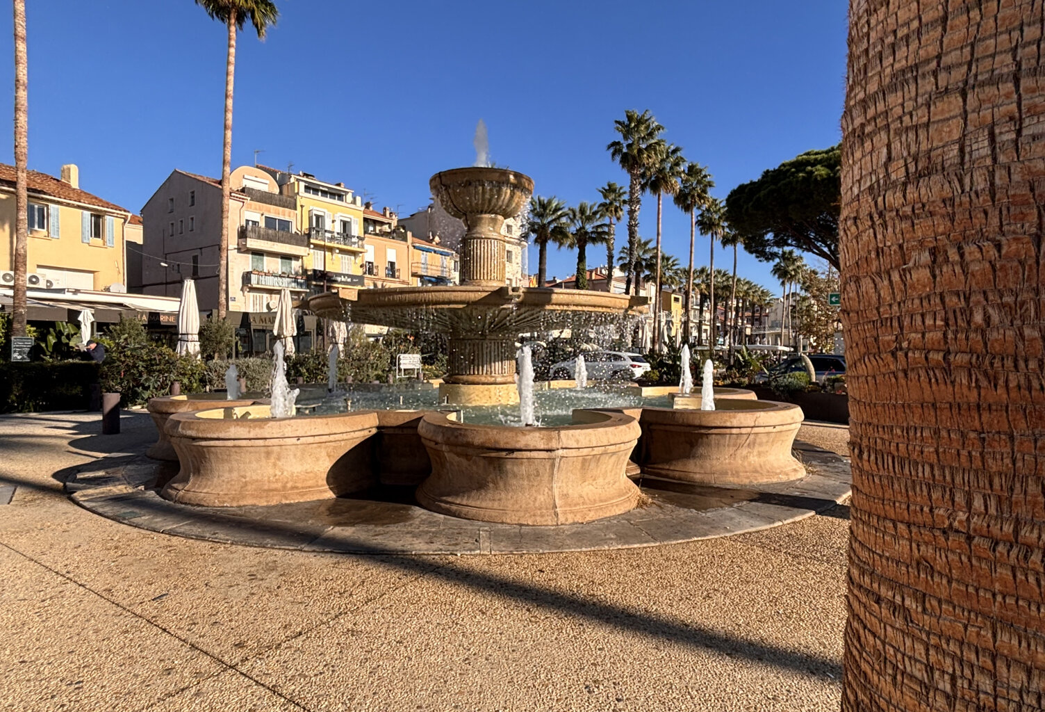 BANDOL CENTRE-VILLE   APPARTEMENT T2 AU DERNIER ÉTAGE AVEC GRANDE TERRASSE — photo 1