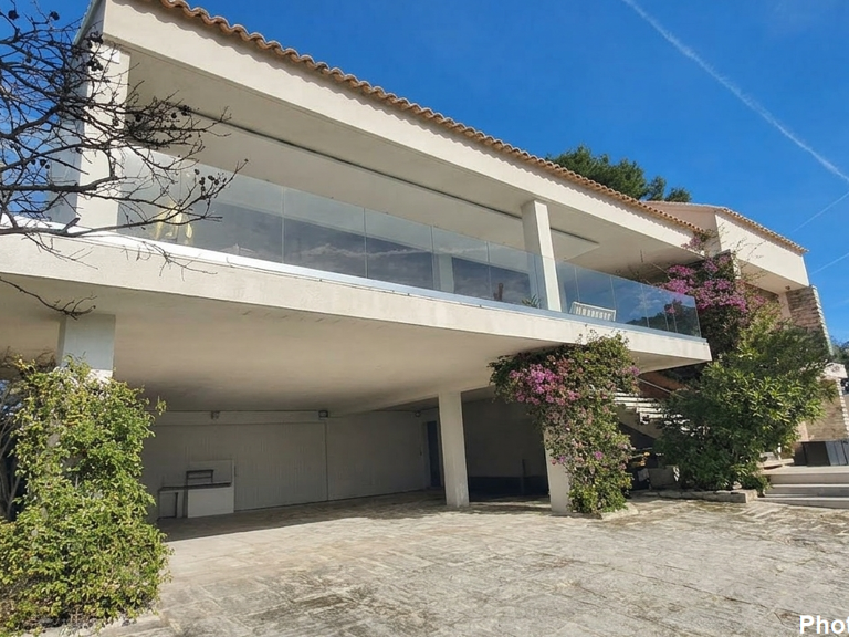 LA CIOTAT   VILLA D’ARCHITECTE AVEC VUE MER, PISCINE ET JARDIN DE 5 000 M2 — photo 1