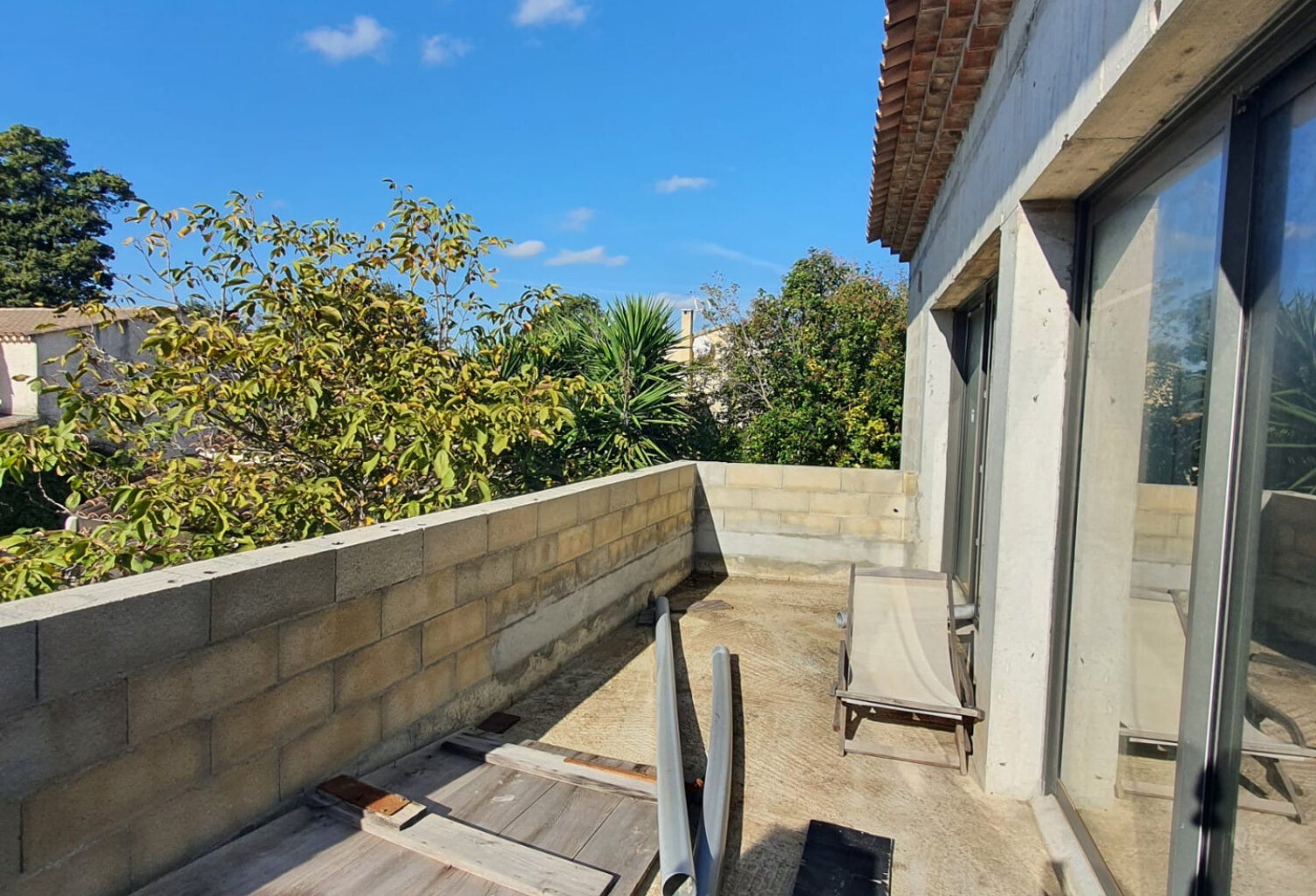 SAINT-CYR-SUR-MER   T3 À RÉNOVER DE 70 M2 AVEC TERRASSE DE 19 M2 — photo 1