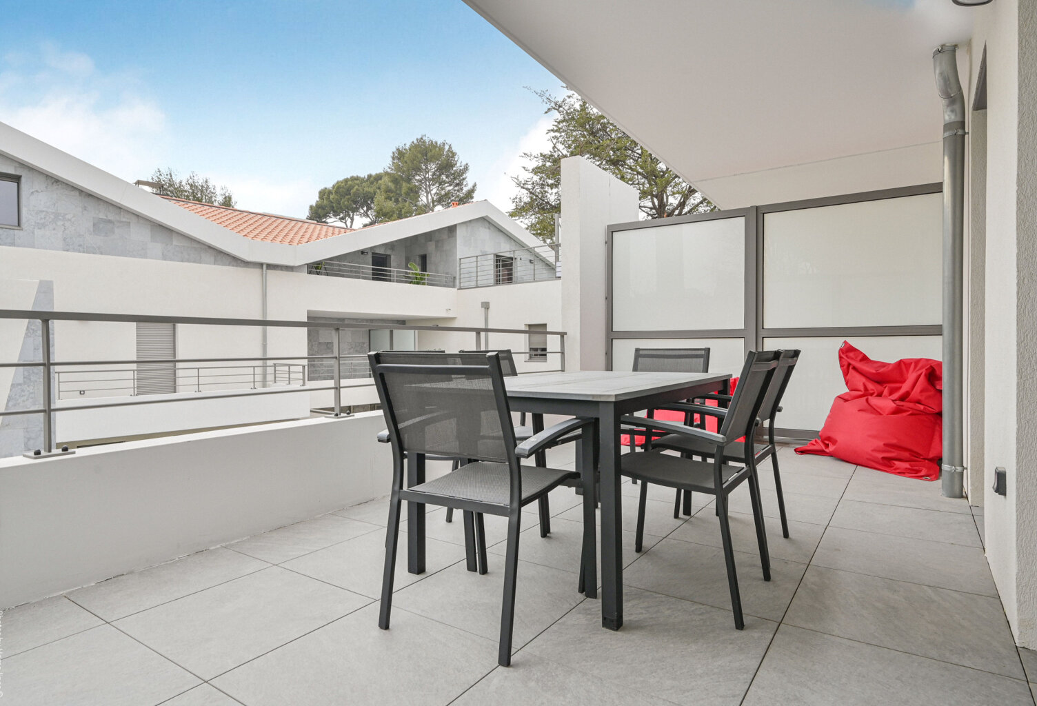 LES LECQUES   APPARTEMENT T2 AVEC TERRASSE, PISCINE ET PARKING À 100 M DE LA PLAGE — photo 1