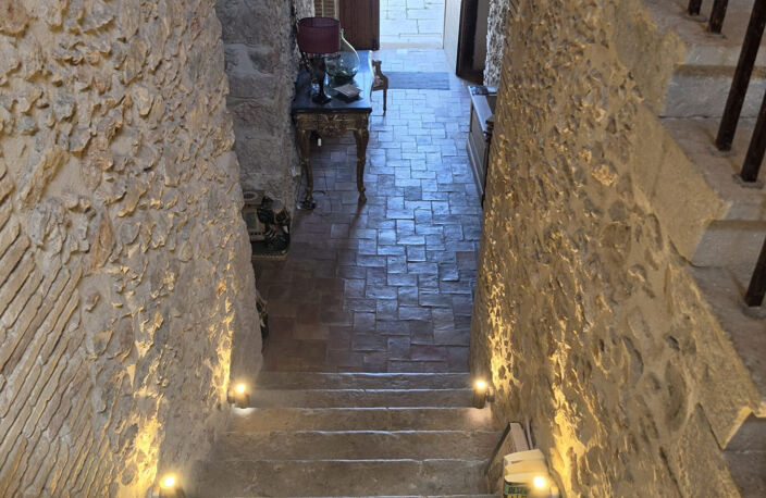 LE CASTELLET   PROPRIÉTÉ DE MAÎTRE DE 420 M2 AVEC TERRAIN CONSTRUCTIBLE, UN BIEN RARE À FORT POTENTIEL — photo 4