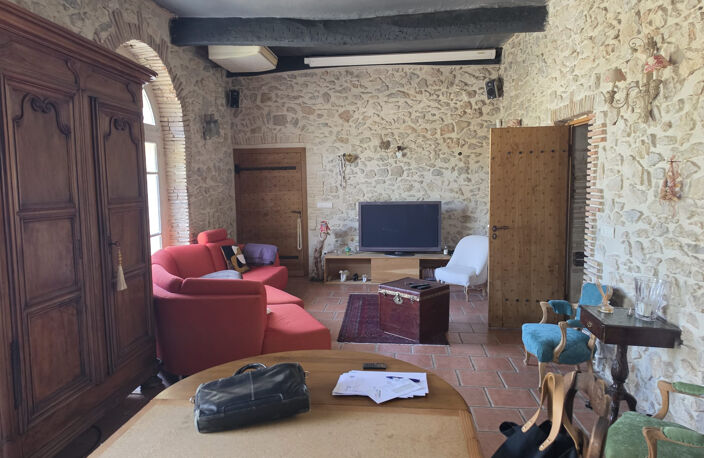 LE CASTELLET   PROPRIÉTÉ DE MAÎTRE DE 420 M2 AVEC TERRAIN CONSTRUCTIBLE, UN BIEN RARE À FORT POTENTIEL — photo 5