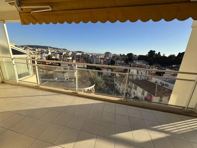 VENTE – Appartement 3 pièces NICE | Vue panoramique mer & ville, — photo du bien