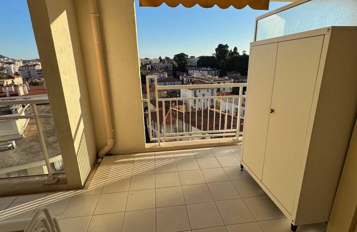 VENTE – Appartement 3 pièces NICE | Vue panoramique mer & ville, — photo 2