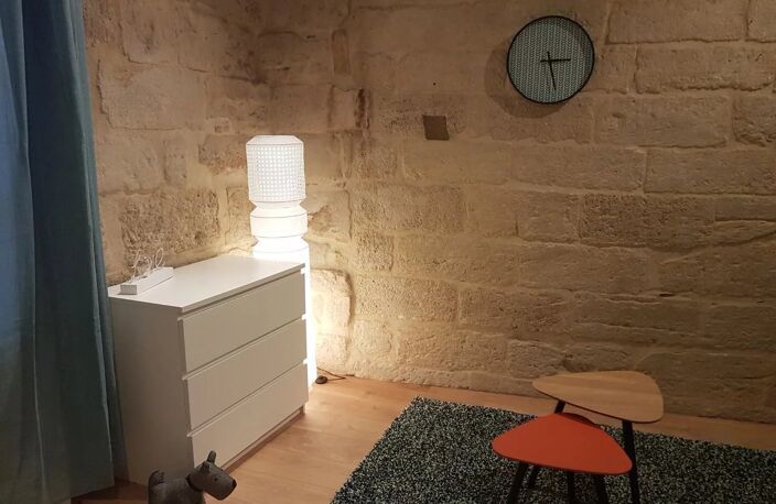 STUDIO MEUBLE AVEC TERRASSE A LOUER — photo 2