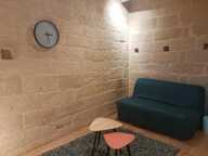 STUDIO MEUBLE AVEC TERRASSE A LOUER — photo 3