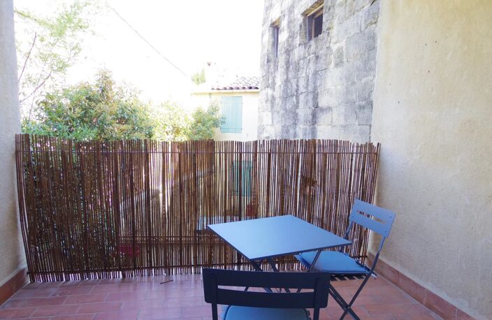 STUDIO MEUBLE AVEC TERRASSE A LOUER — photo 4