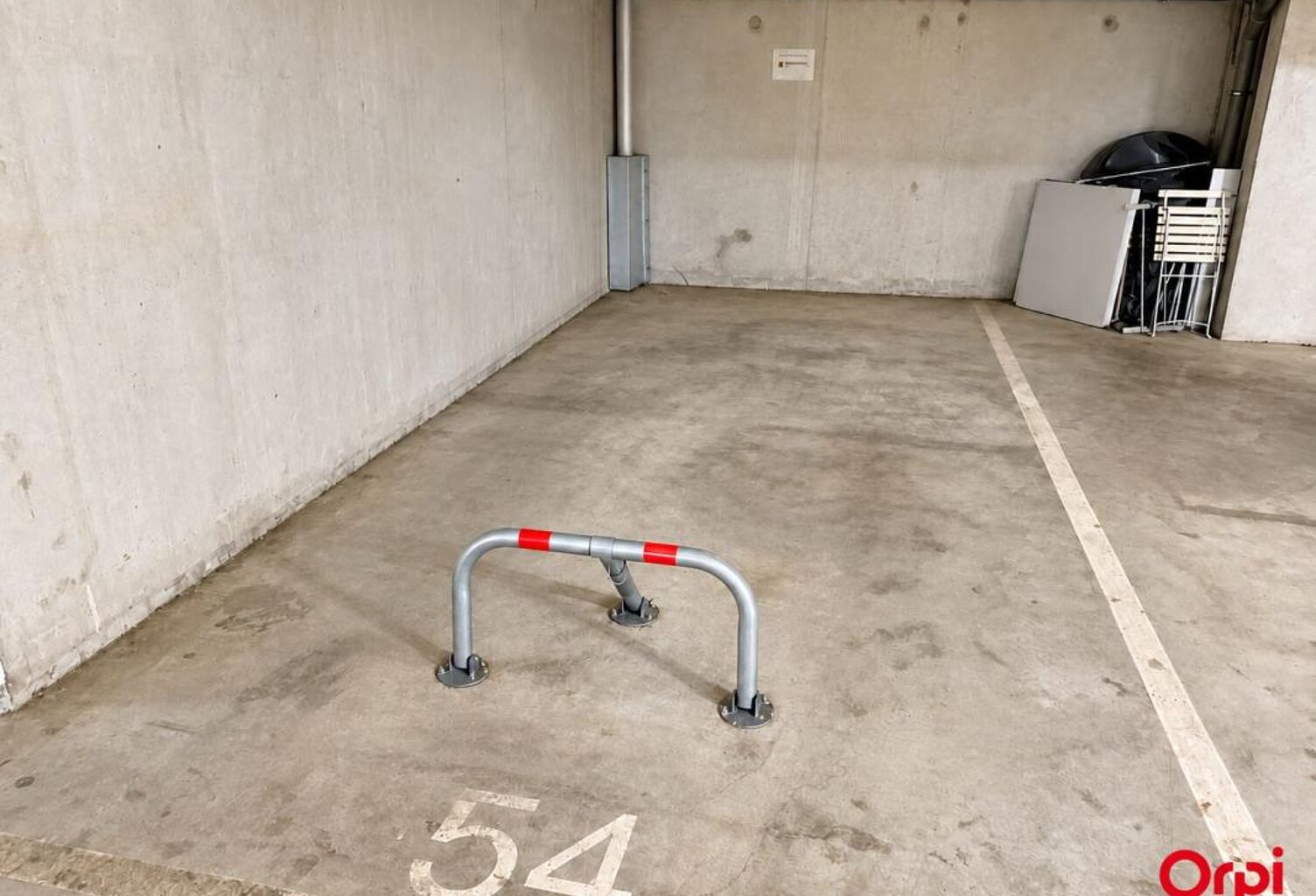 Parking À Louer - Résidence fermée — photo 1