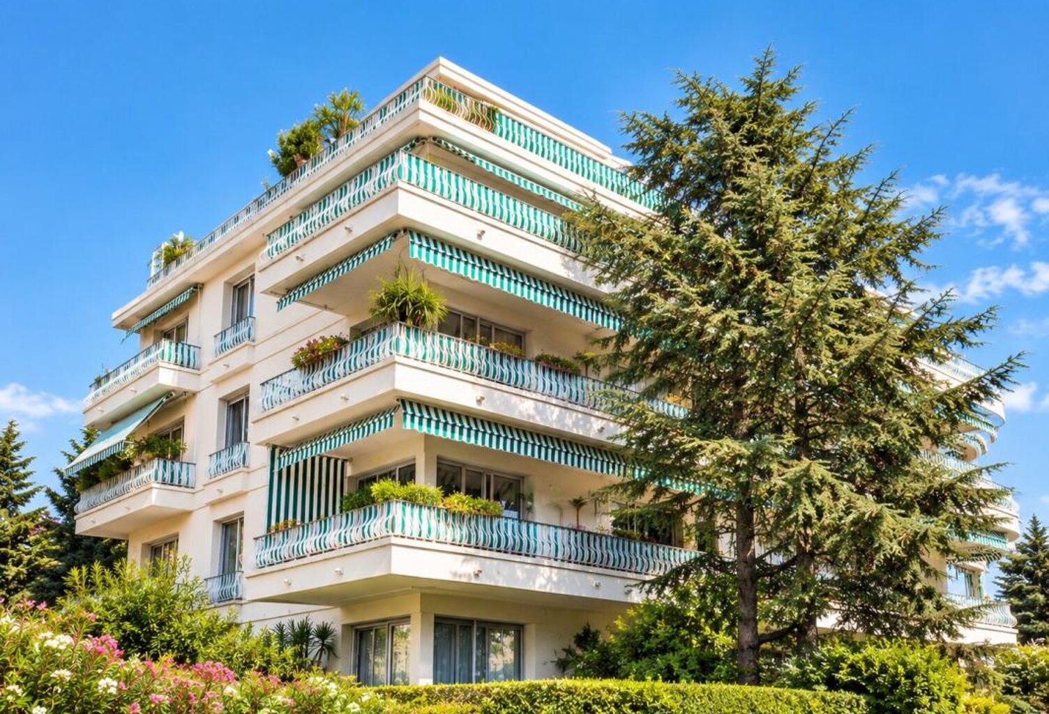 Bas Cimiez, résidence de standing, jardin privatif de 26m², calme, parking collectif — photo 1
