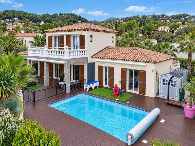 LA COLLE SUR LOUP - Villa 4/5P + St. indépendant - 162 m² Terrasses - Piscine - Terrain 1.792 m² — photo du bien