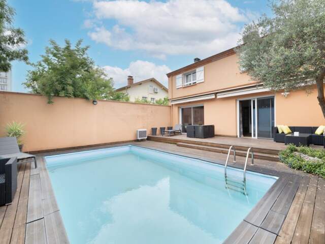 TOULOUSE CROIX DE PIERRE - Charmante maison de ville t5 bis aux prestations soignées avec terrasses, piscine, garage, sous-sol — photo du bien