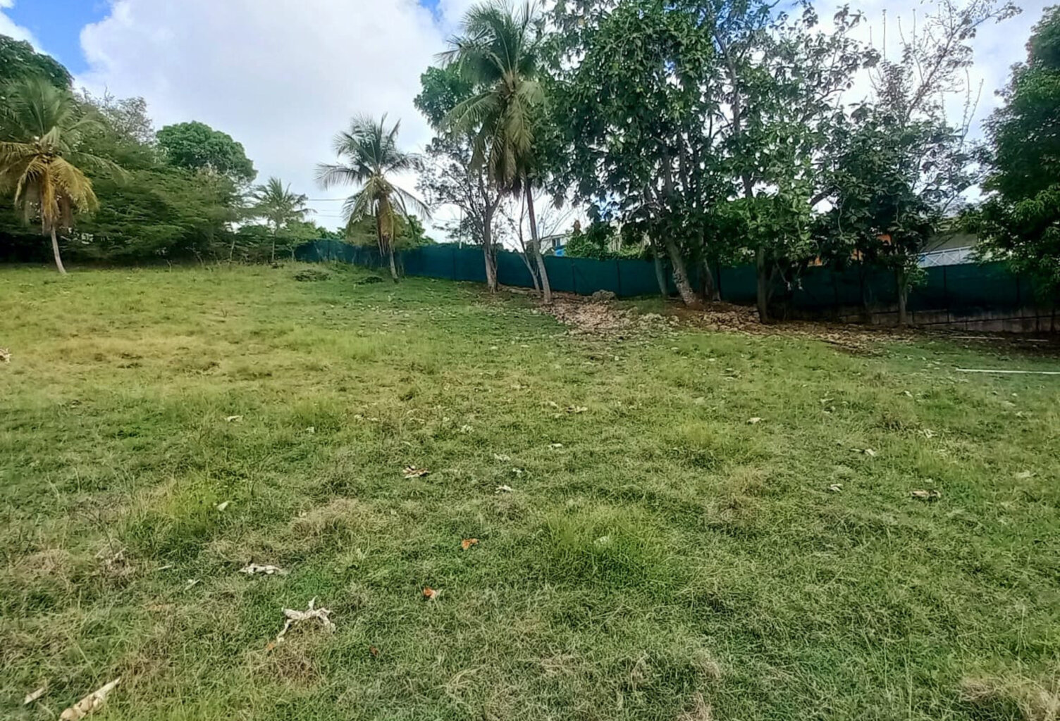 Terrain constructible à vendre DAMPIERRE LE GOSIER (971) — photo 1