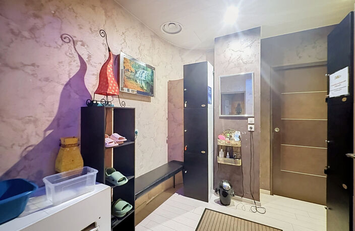 À VENDRE – INSTITUT-DANS LE SECTEUR DU BIEN-ÊTRE ET DE L’ESTHÉTIQUE-SAUNA-HAMMAM-BABY SAUNA- FAMILIAL — photo 2