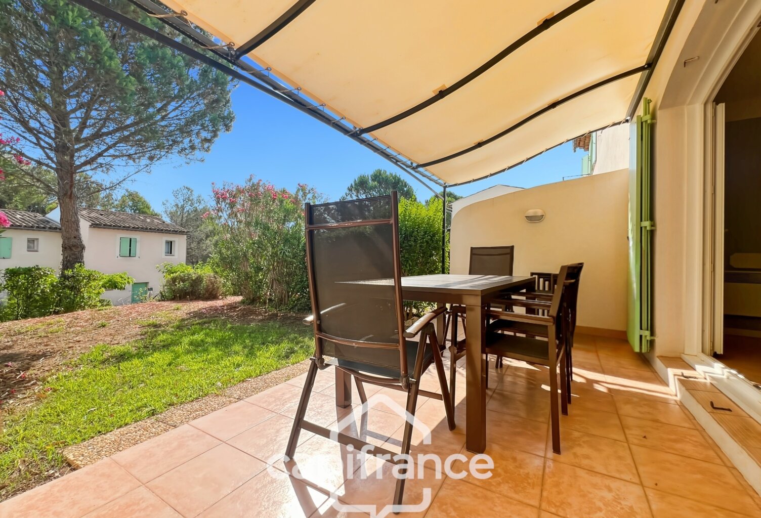DOMAINE DE PONT ROYAL – Bastidon climatisé de 44 m², ravalé et parfaitement entretenu, avec jardin, 2 chambres et place de parking, au cœur de la nature — photo 1