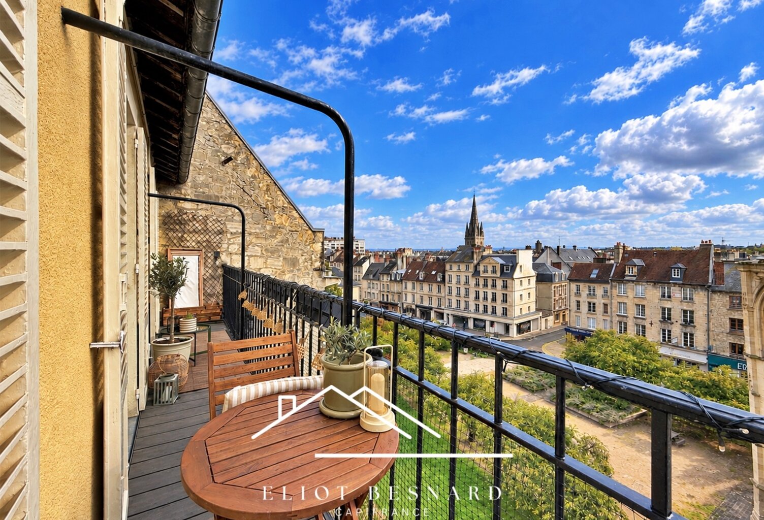 Caen – Quartier Saint-Sauveur | Appartement T2 avec espace bureau indépendant, cave et grenier — photo 1