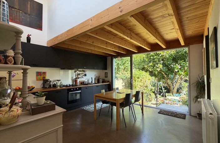 Echoppe 3 chambres + bureau sur adorable jardin — photo 4