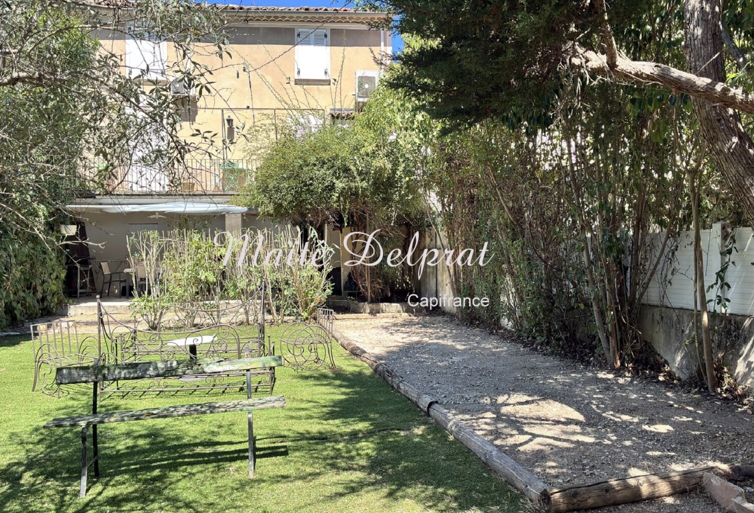 Buis-les-Baronnies – Maison de village de 139 m² avec jardin, 4 chambres, 2 garages, dépendance et vue sur le Pic Saint-Julien — photo 1