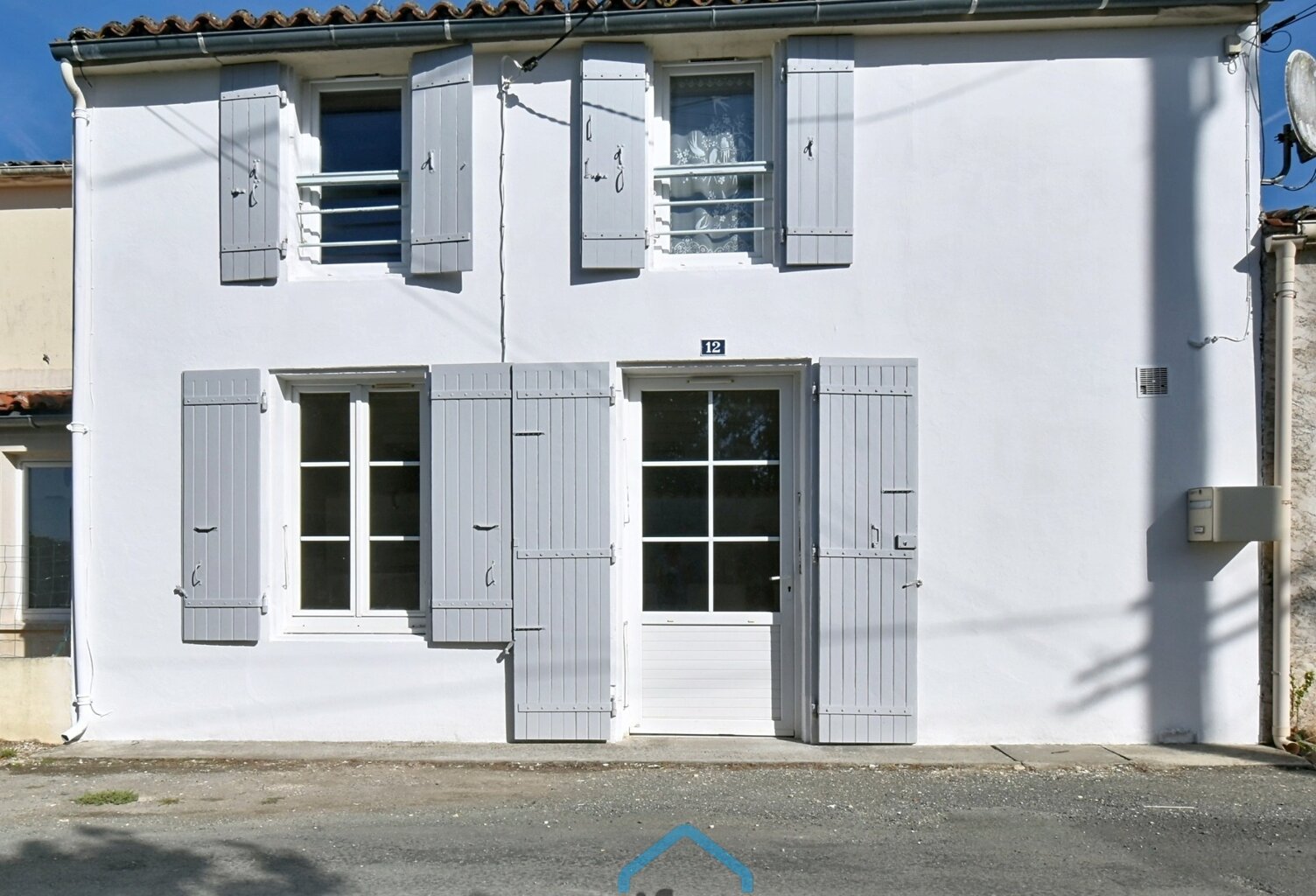 Maison à vendre 3 pièces VILLENEUVE LA COMTESSE (17)avec jardin clos de 700m² et garage — photo 1