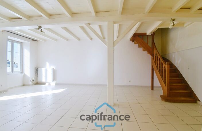 Maison à vendre 3 pièces VILLENEUVE LA COMTESSE (17)avec jardin clos de 700m² et garage — photo 2