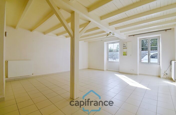 Maison à vendre 3 pièces VILLENEUVE LA COMTESSE (17)avec jardin clos de 700m² et garage — photo 3