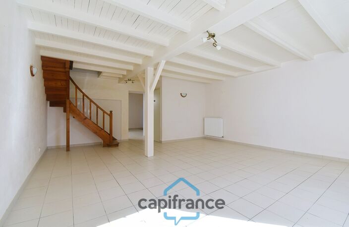 Maison à vendre 3 pièces VILLENEUVE LA COMTESSE (17)avec jardin clos de 700m² et garage — photo 4