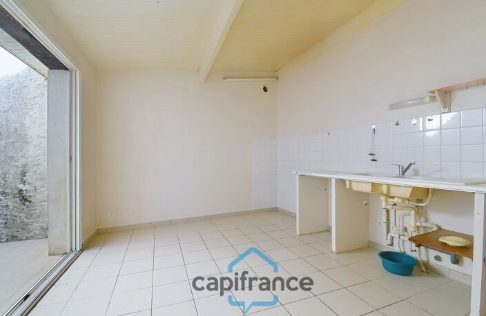 Maison à vendre 3 pièces VILLENEUVE LA COMTESSE (17)avec jardin clos de 700m² et garage — photo 5