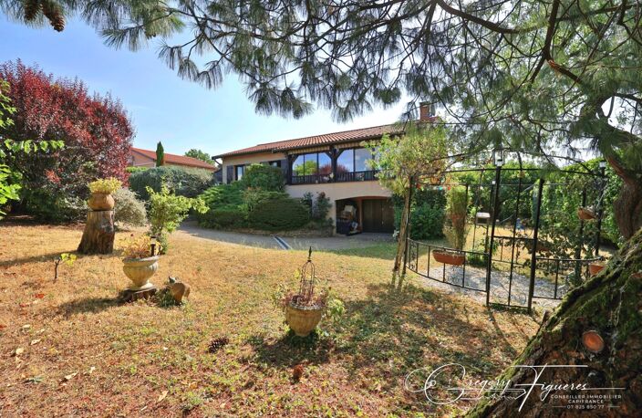 CHAPONOST – Élégante maison familiale avec possibilité de deux logements indépendants – Terrain de 802 m² — photo 2