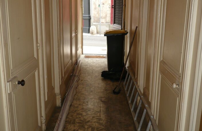 COGNAC Rue Piétonne A Vendre Local Commercial + Logement — photo 4