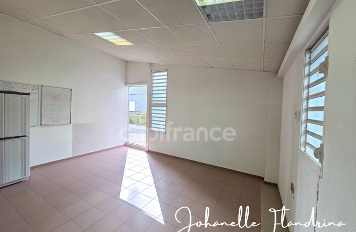 Jarry – Local professionnel sur 2 niveaux avec showroom/stockage et bureau - rue de l'industrie — photo 2