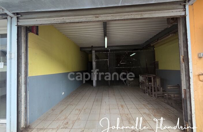 Jarry – Local professionnel sur 2 niveaux avec showroom/stockage et bureau - rue de l'industrie — photo 3