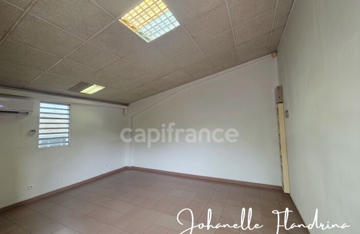Jarry – Local professionnel sur 2 niveaux avec showroom/stockage et bureau - rue de l'industrie — photo 4