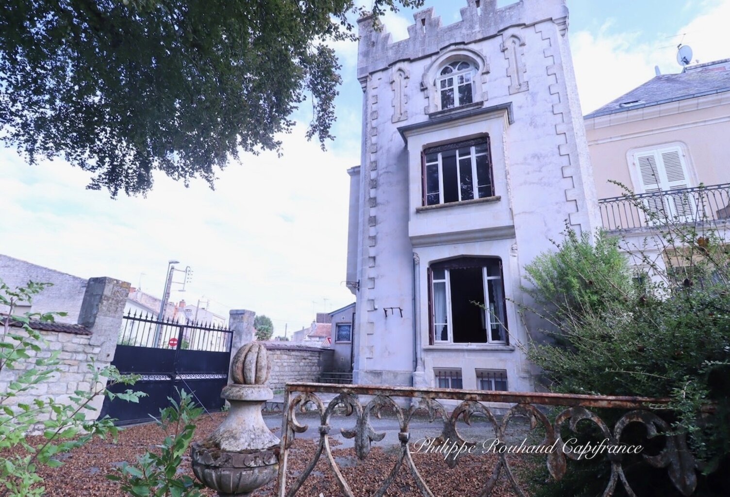 Maison de caractère à vendre à Fontenay-le-Comte (85) – 186 m², jardin, garage 4 voitures — photo 1