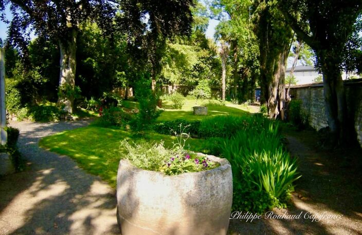 Maison de caractère à vendre à Fontenay-le-Comte (85) – 186 m², jardin, garage 4 voitures — photo 4