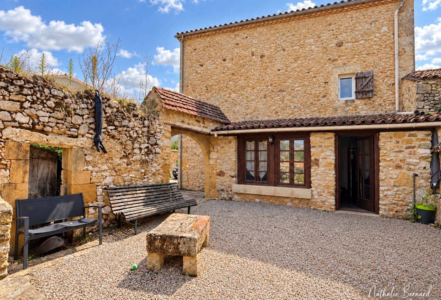 LOLME – Maison en pierre de 135 m², trois chambres, jardin et dépendance indépendante — photo 1
