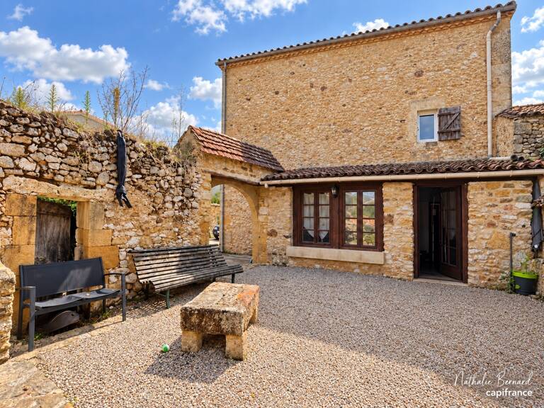 LOLME – Maison en pierre de 135 m², trois chambres, jardin et dépendance indépendante — photo 1