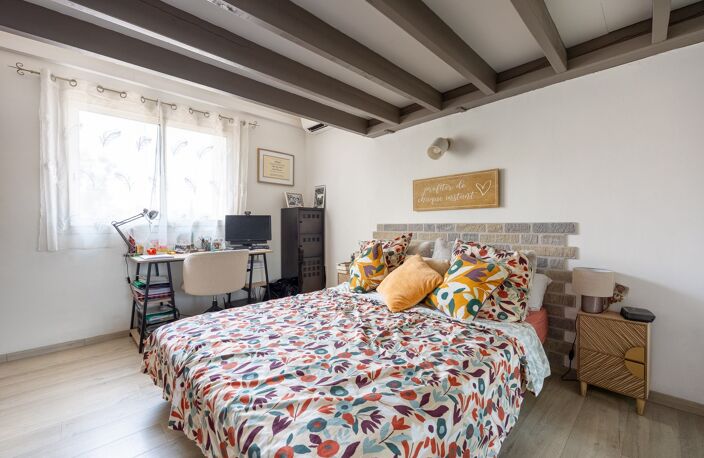 **AUBAGNE… COMME UNE MAISON… DUPLEX DE CARACTÈRE… 3 CHAMBRES… CHARME ET LUMINOSITÉ** — photo 4
