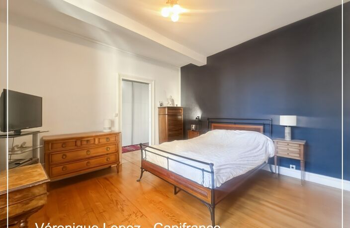 Agen coeur de ville, quartier Cathédrale, au calme dans une impasse, grand appartement de 161,70 m² Loi Carrez avec 7 pièces principales — photo 2