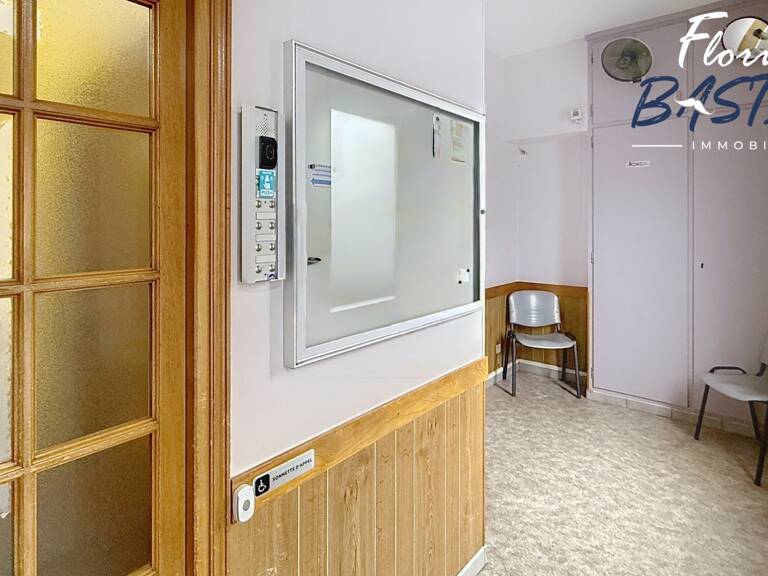 IMMEUBLE PROFESSIONNEL DE 250 M² – CABINET DE KINÉSITHÉRAPIE ÉQUIPÉ — photo 1