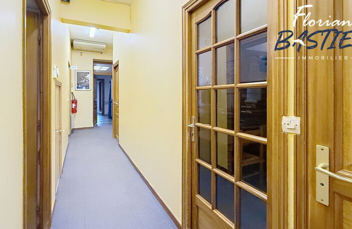 IMMEUBLE PROFESSIONNEL DE 250 M² – CABINET DE KINÉSITHÉRAPIE ÉQUIPÉ — photo 3