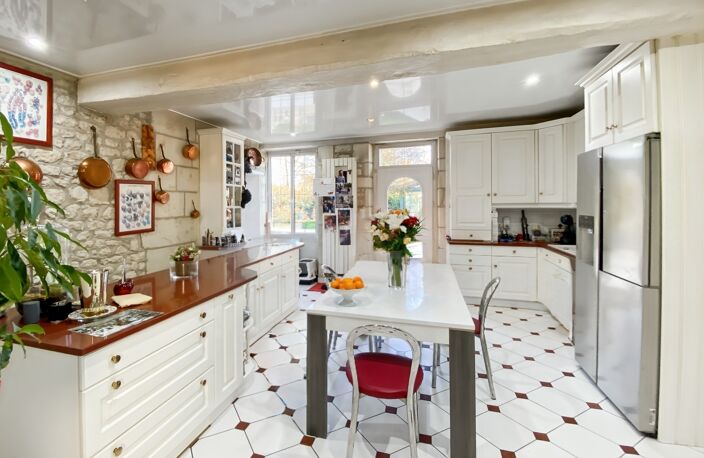 Dpt Vienne (86), à vendre à Thuré,  Maison de Maître 16 pièces 670m2-35720 m2 — photo 4