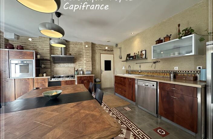 Feugarolles, belle longère en pierre rénovée de 289m² habitables avec jardin, piscine, atelier, séchoir à tabac — photo 4