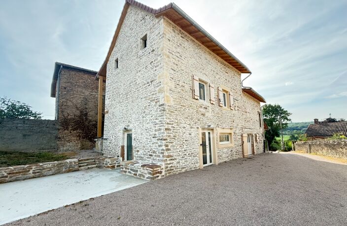 Le charme de l’ancien, le confort du moderne – Maison rénovée de 124 m² à Saint-Maurice-de-Satonnay — photo 2